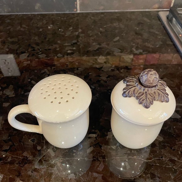 Coffee/Tea Hostess Set
Gracious Goods Acanthus Leaf Collection! 🎉 - Picture 8 of 12